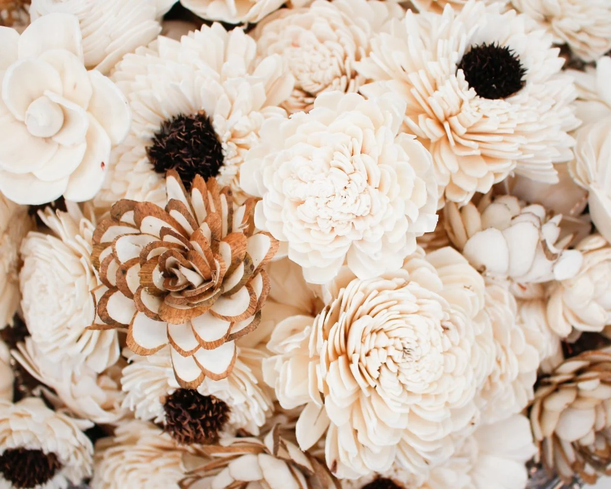 100 Random Assorted Wood Flowers - Image 13