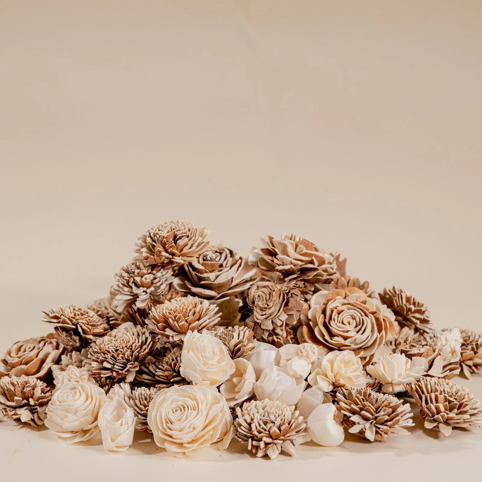 400 Random Assorted Wood Flowers - Image 2