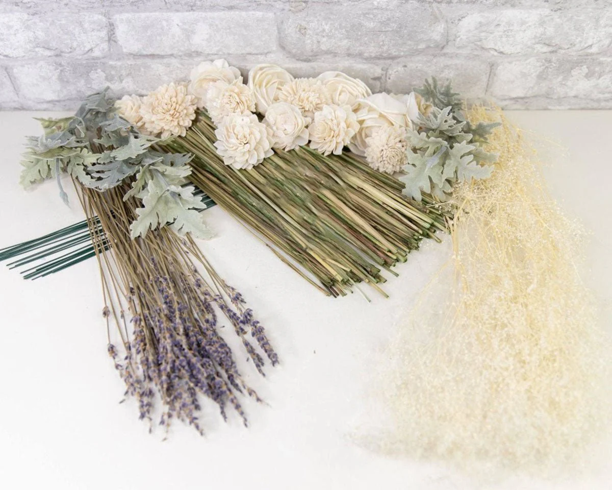 Constance Mini Bouquet - Image 9