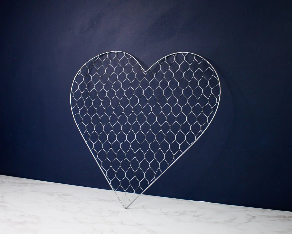 Heart Shaped Chicken Wire Wreath (Multiple Sizes) - Image 4