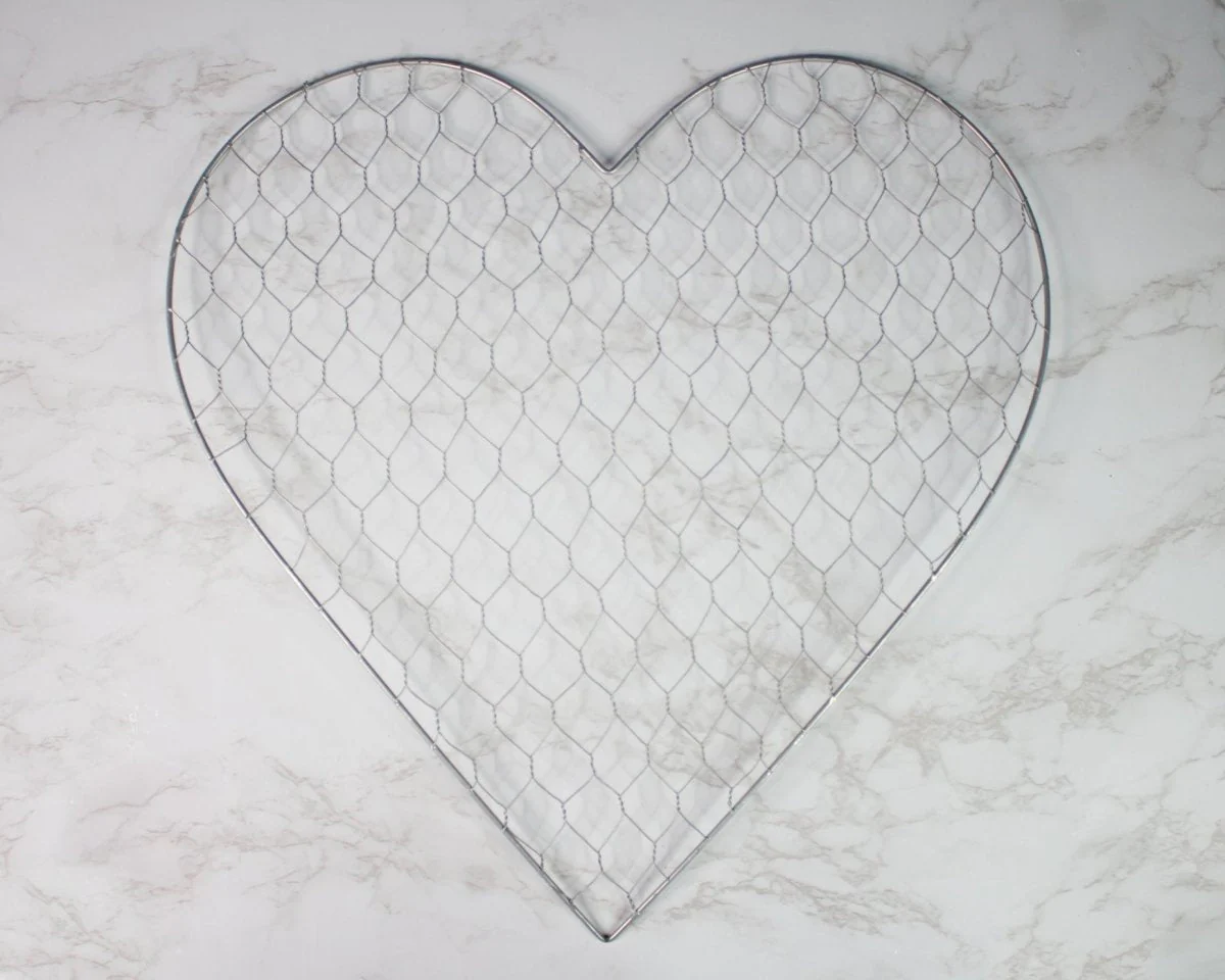 Heart Shaped Chicken Wire Wreath (Multiple Sizes) - Image 5