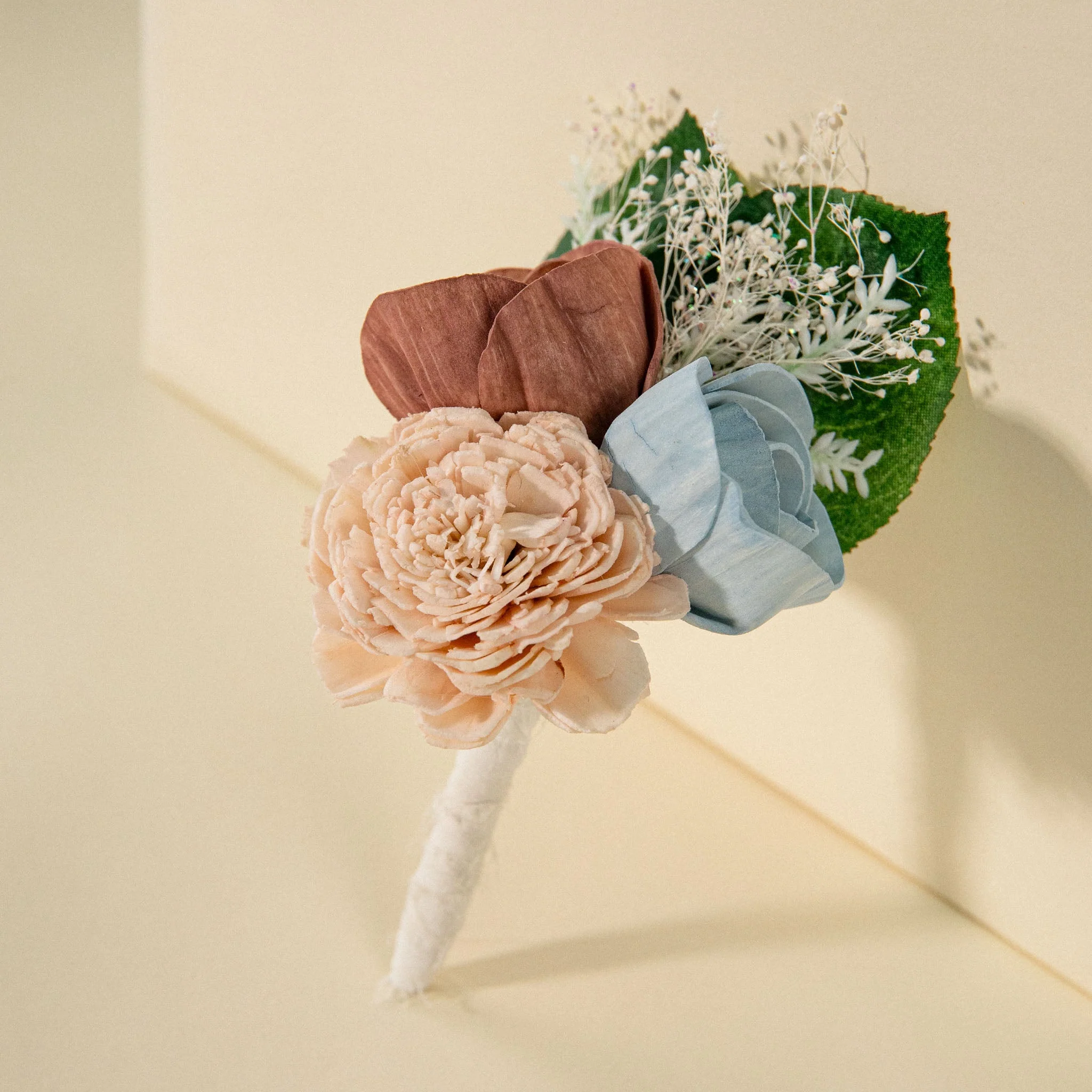 Luxe Daisy Simple Boutonniere - Image 2