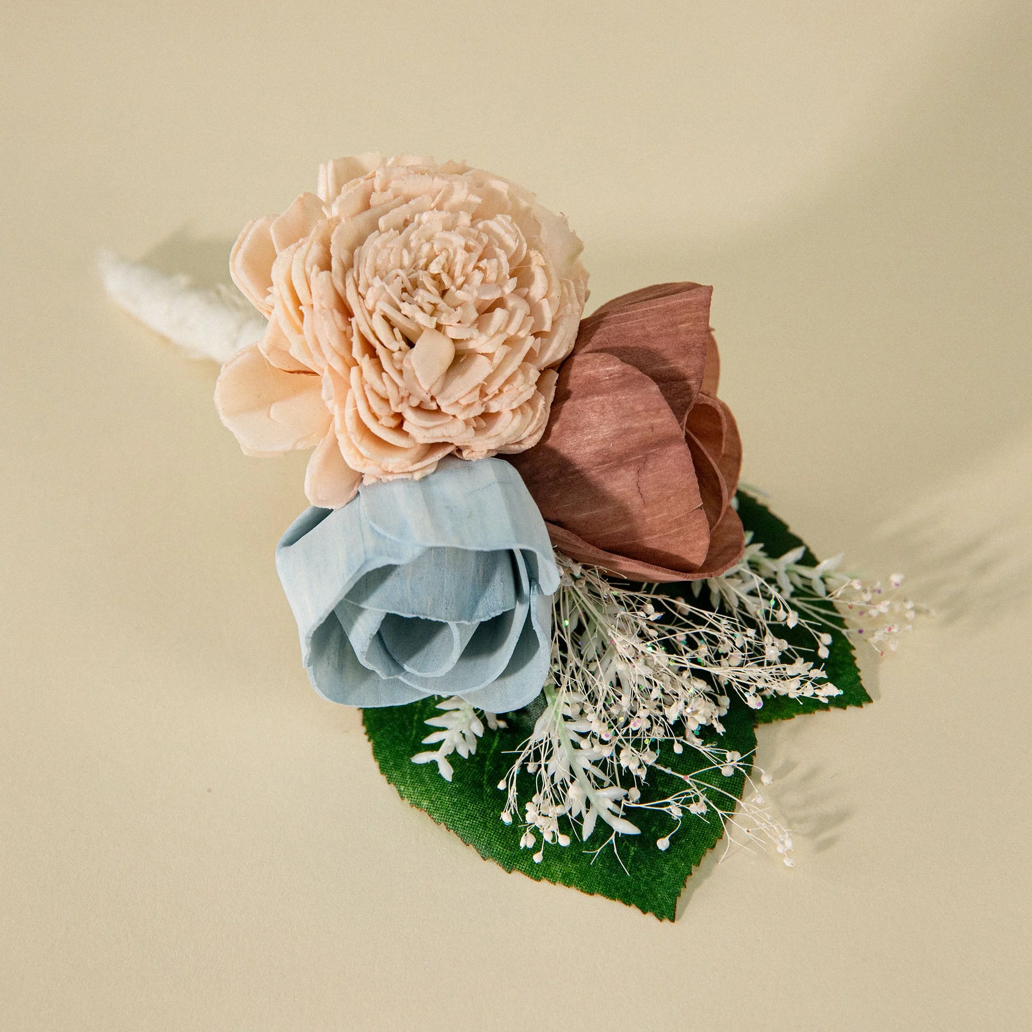 Luxe Daisy Simple Boutonniere - Image 3