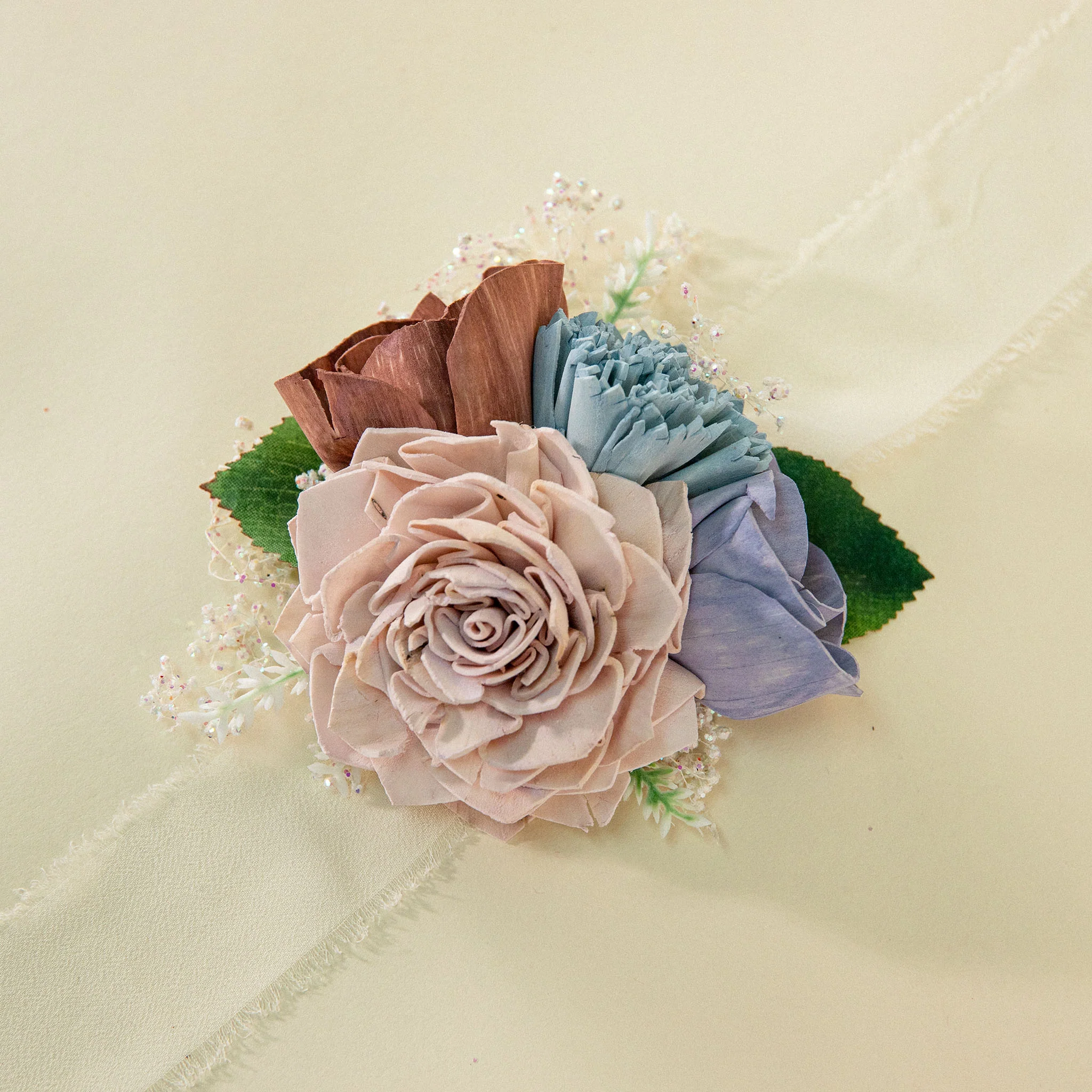Luxe Daisy Simple Corsage - Image 2