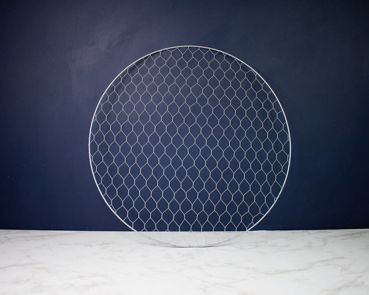Round Chicken Wire Wreath (Multiple Sizes) - Image 2
