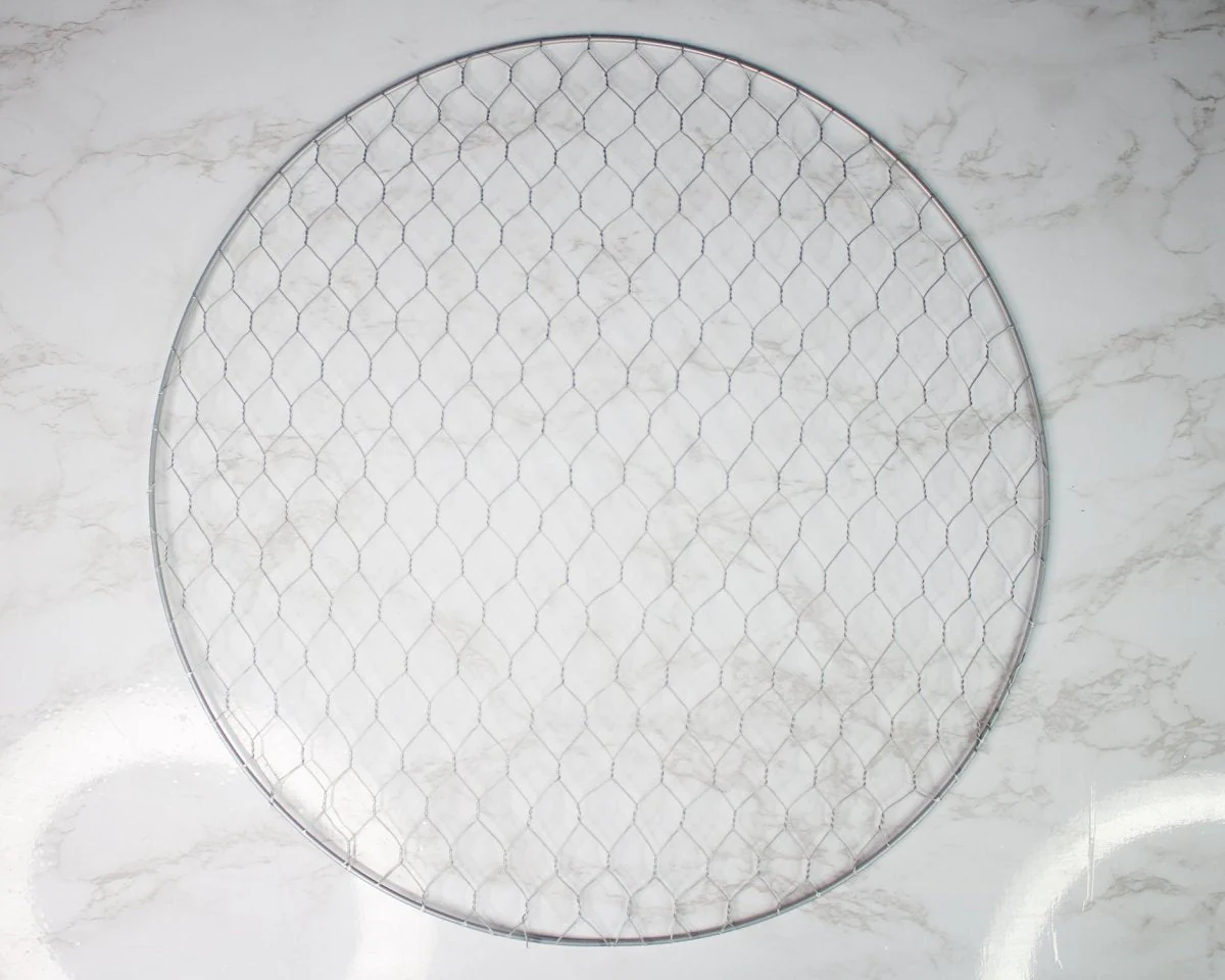 Round Chicken Wire Wreath (Multiple Sizes) - Image 5