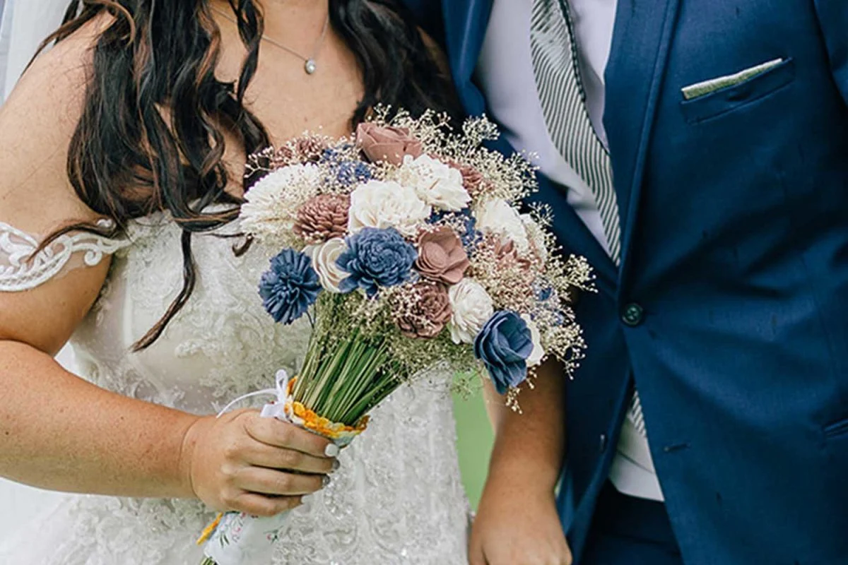 Simple & Elegant Bridal Bouquet - Image 4