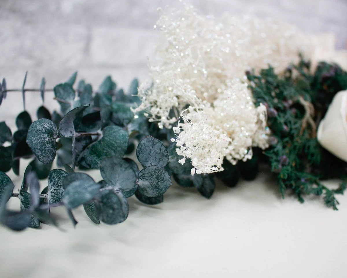Snowberry Bouquet - Image 19